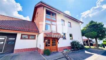 Zwei- bis Dreifamilienhaus + Großes Nebengebäude / Halle in gesuchter Lage 34266 Niestetal, Mehrfamilienhaus
